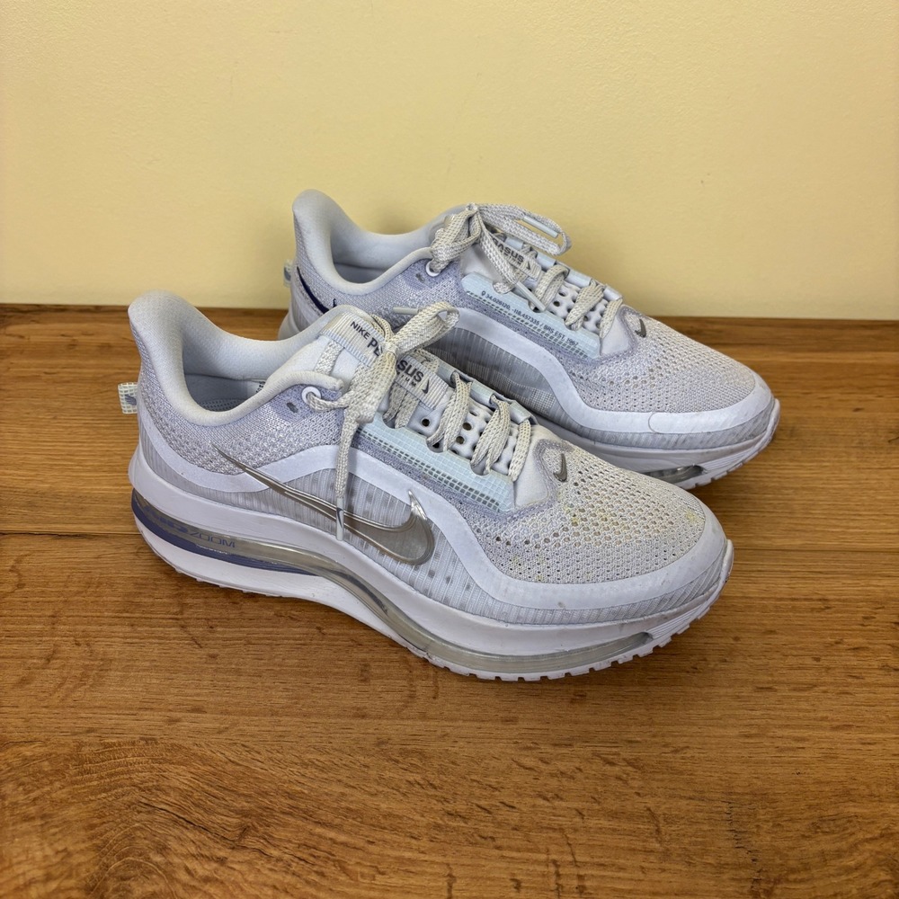 Nike Women's White and Light Gray Athletic Shoes